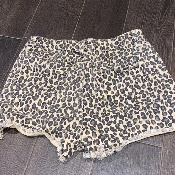 Ymi leopard cut off shorts - Picture 2 of 3